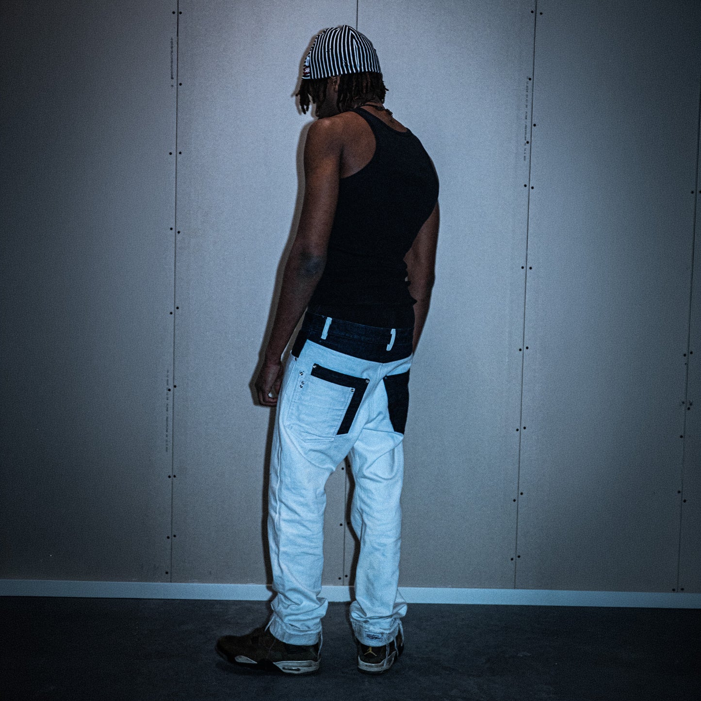 White 1/1 regular fit selvedge denim jeans on model, back view – Reflejos Smash & Grab